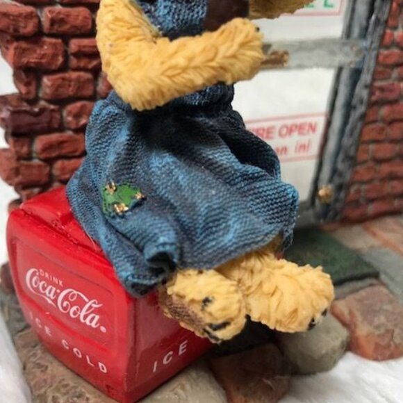 Coca-Cola x Boyds Bears Bearstone Collection 'Dinah...Have a Coke and a Smile' - Picture 5 of 10